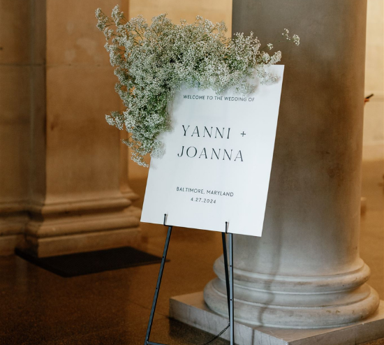 Acrylic vs Linen Wedding Signs: Which Is Right for You?