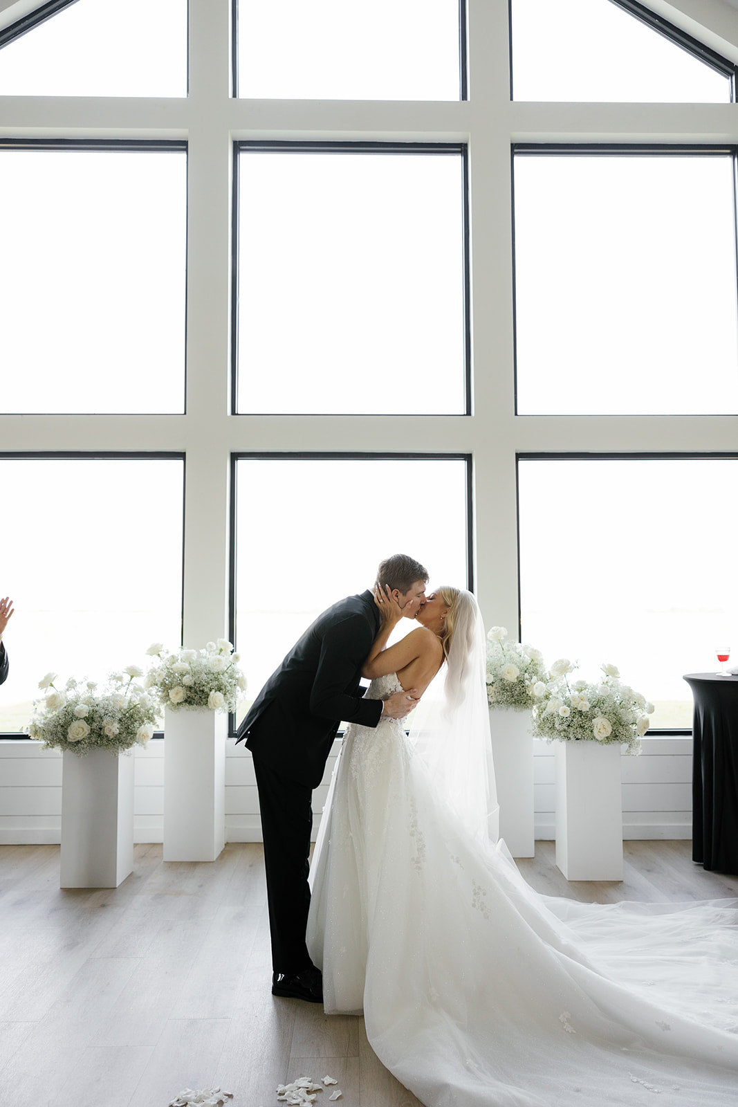 Linen Wedding Signs: The Trend Defining 2025–2026 Weddings