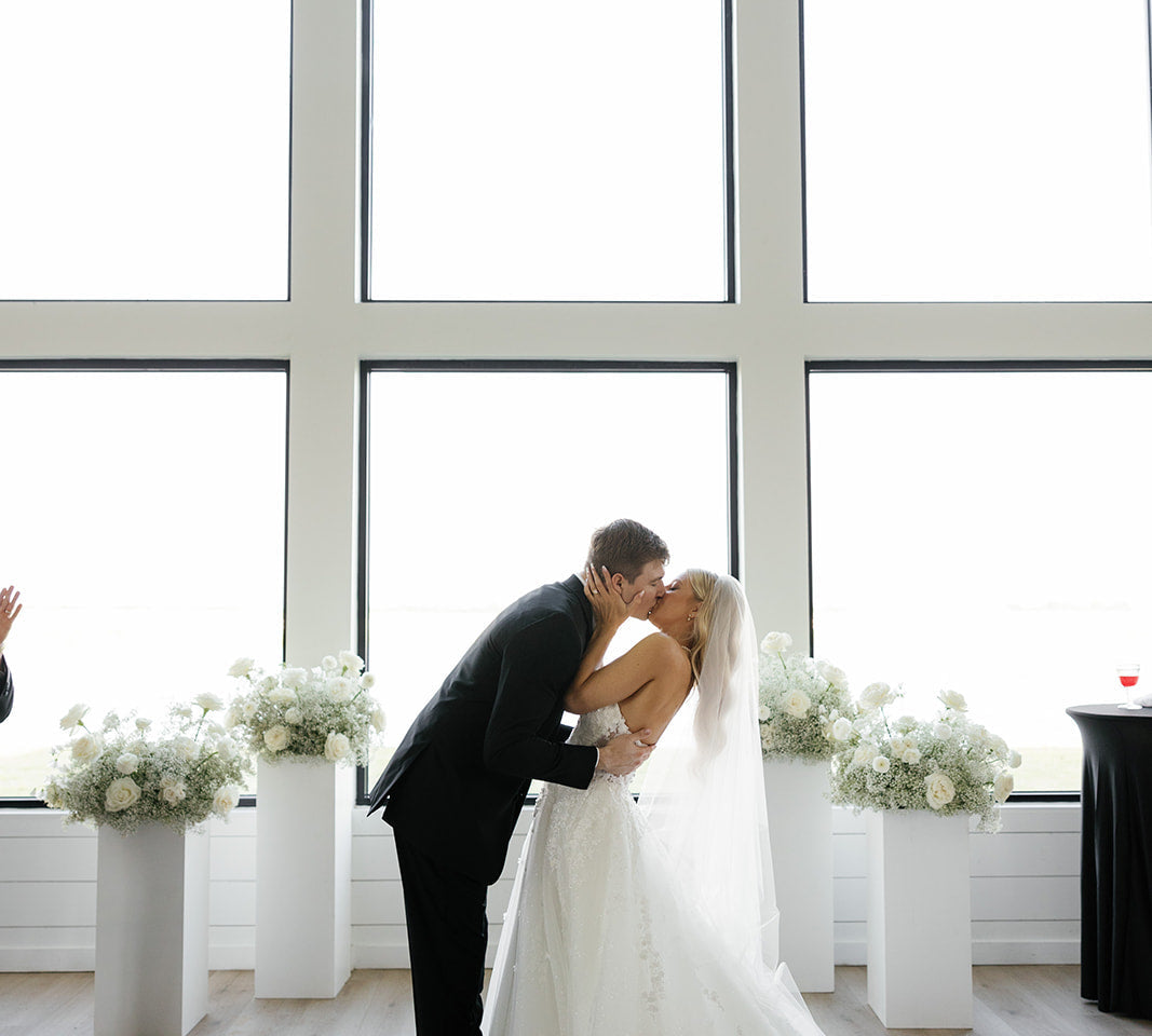 Linen Wedding Signs: The Trend Defining 2025–2026 Weddings